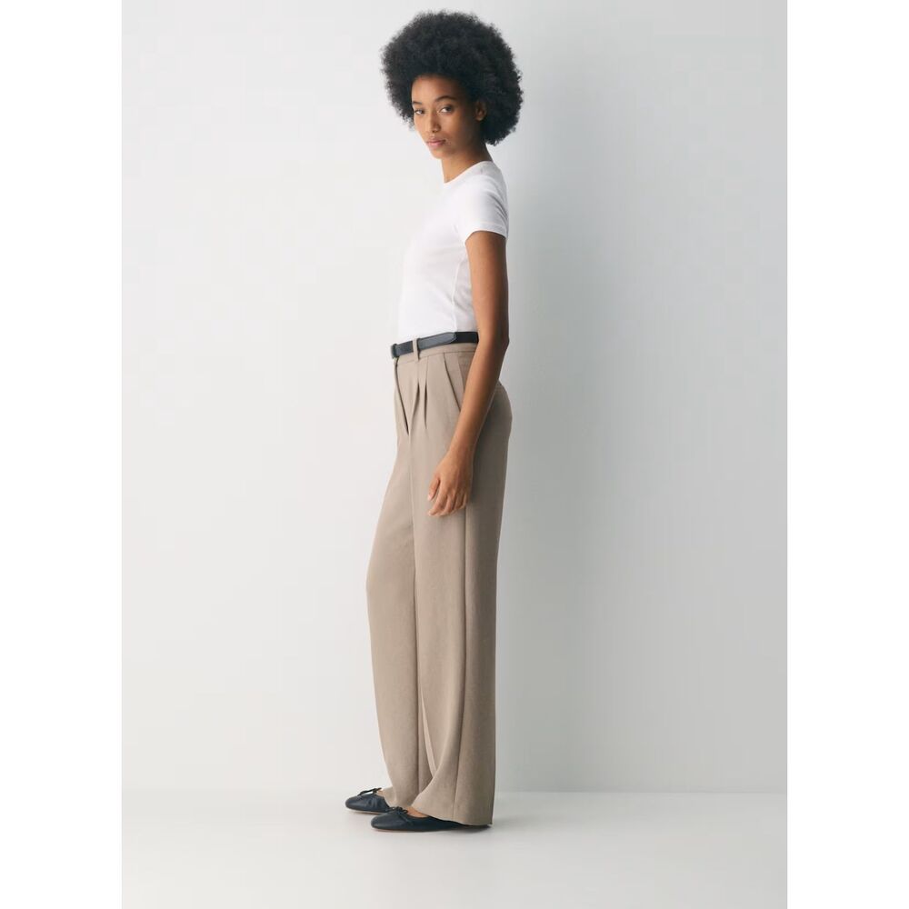 Aritzia The Effortless Pant - Crepette, Nomad Taupe, Size 8 - Picture 3 of 13